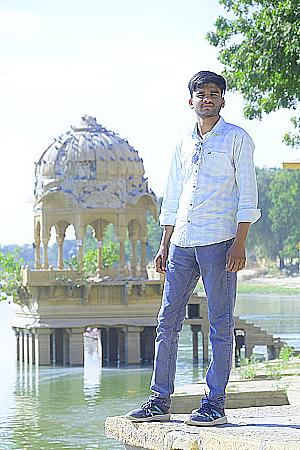 Profile photo for Piyush Jhanginiya