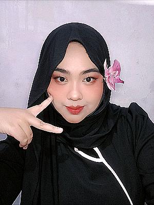 Profile photo for Tanti Yolanda