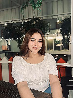 Profile photo for Dewi anggraeni