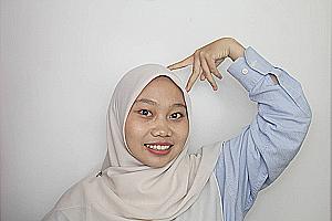 Profile photo for Azni Nurhayati