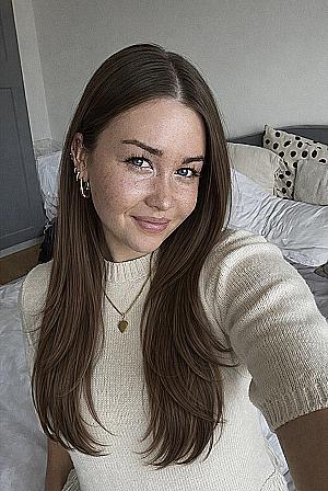 Profile photo for Lena Bredy