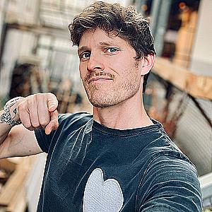 Profile photo for lionel wharton