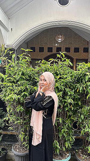 Profile photo for Anisyha Huditia