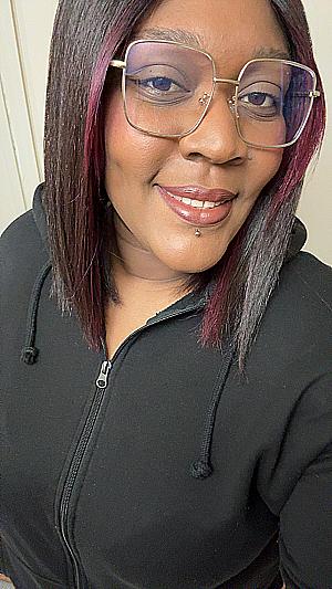 Profile photo for Leanna T