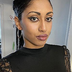 Profile photo for Rosa Laura James