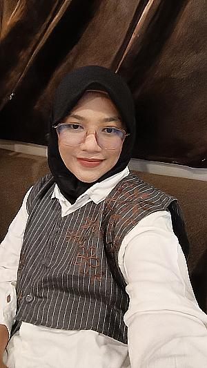 Profile photo for Vivien Andriyani