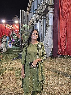 Profile photo for Akansha shah