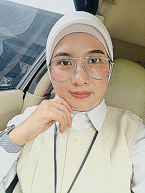 Profile photo for Dina Sukmawati