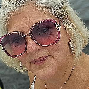 Profile photo for JULIE A UTTING