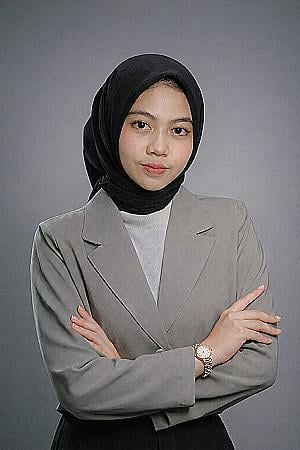 Profile photo for Dewi Husna