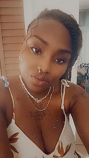Profile photo for Daphne sanon