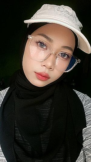Profile photo for Humidah Anggraeni