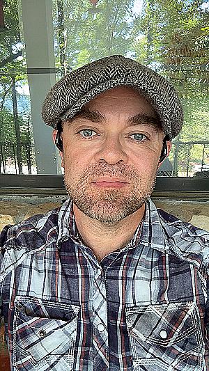 Profile photo for Derek Hazelwood