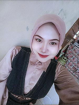Profile photo for Elaine Jovanka Mirabelle