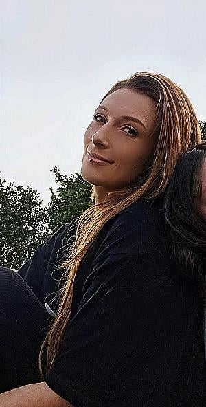 Profile photo for Samantha Robertson