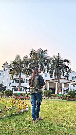 Profile photo for Urmi mehta