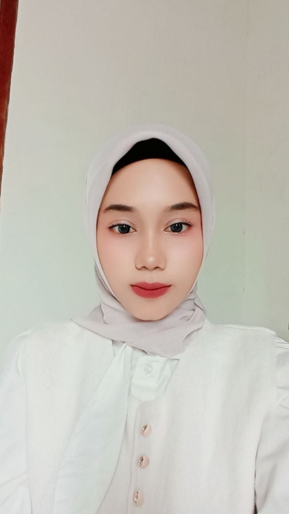 Profile photo for Liyani Nur