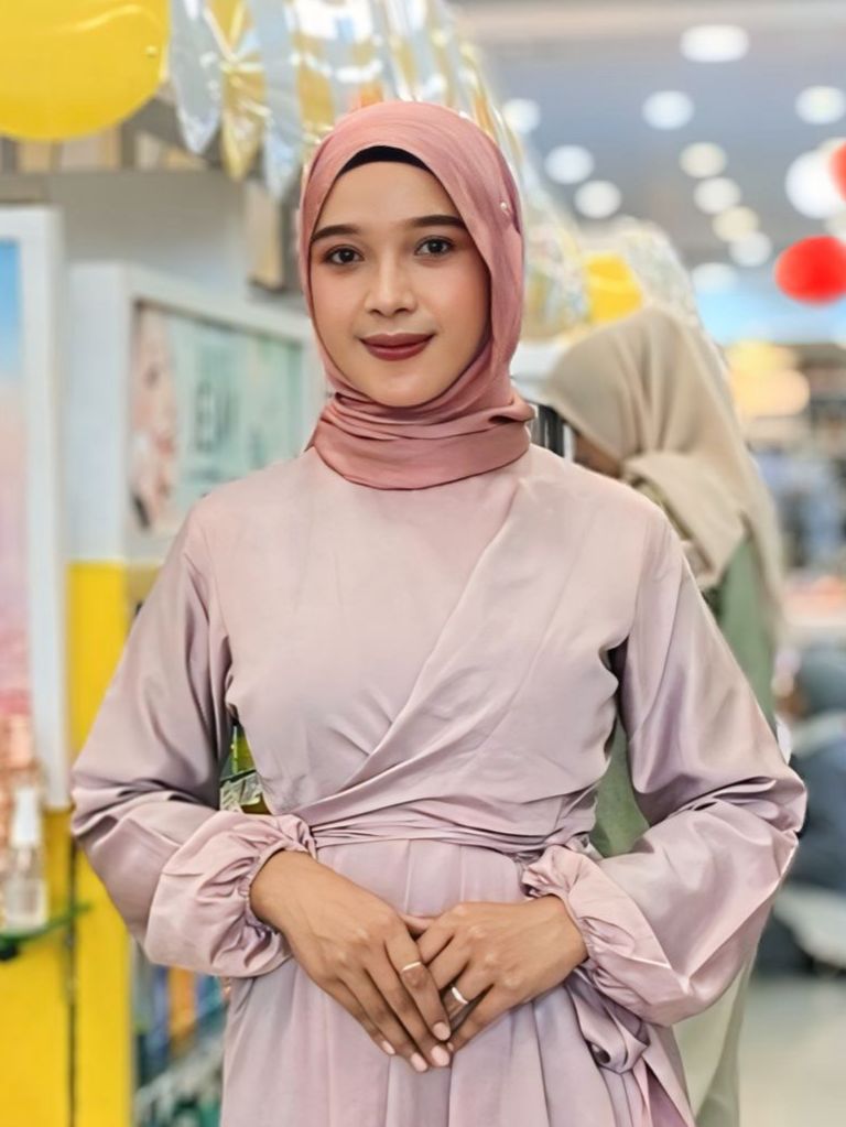 Profile photo for RISA DEBBYTA SARI