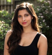 Profile photo for Lara Roth