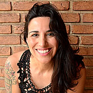 A Brazilian Portuguese Girl Next Door Feminine Voice Over for Your OnlineAd Banner Image