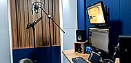 Friendly, Warm Voice Over for Radio Ad Professional and Engaging Voice Over Banner Image