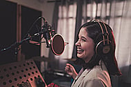 Expressive, Dynamic Voice Over for Your Online Ad in spanish Banner Image