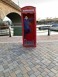 Young warm telephone directory voice in English and French Banner Image
