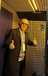 Voz en off amigable y profesional para realzar su marca en sus anuncios Banner Image