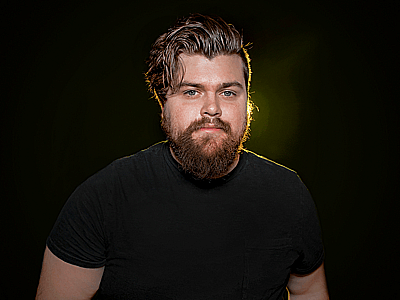 Dynamic and engaging television documentary narration