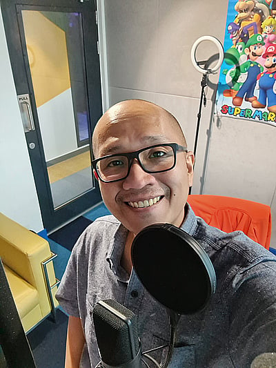 Dramatic, Heartfelt Narration in Tagalog for Radio