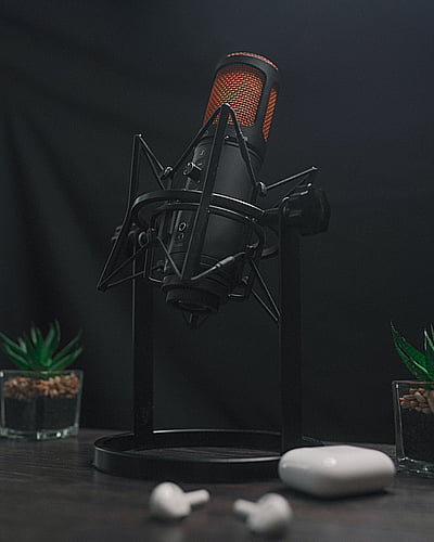 Natural Engaging Voice for A Modern TV Ad