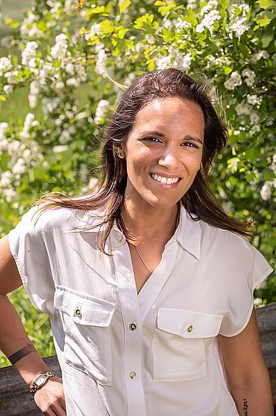 60" Online ad with British Female: vibrant, relatable & bright sound