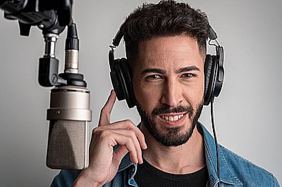 Confident, Engaging, Corporate eLearning male voice in LATAM Spanish